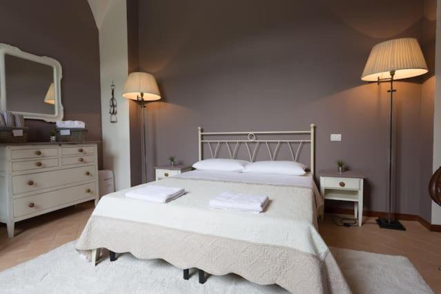 Ht Castello Di Campolongo Aparthotel Valfabbrica Exterior photo