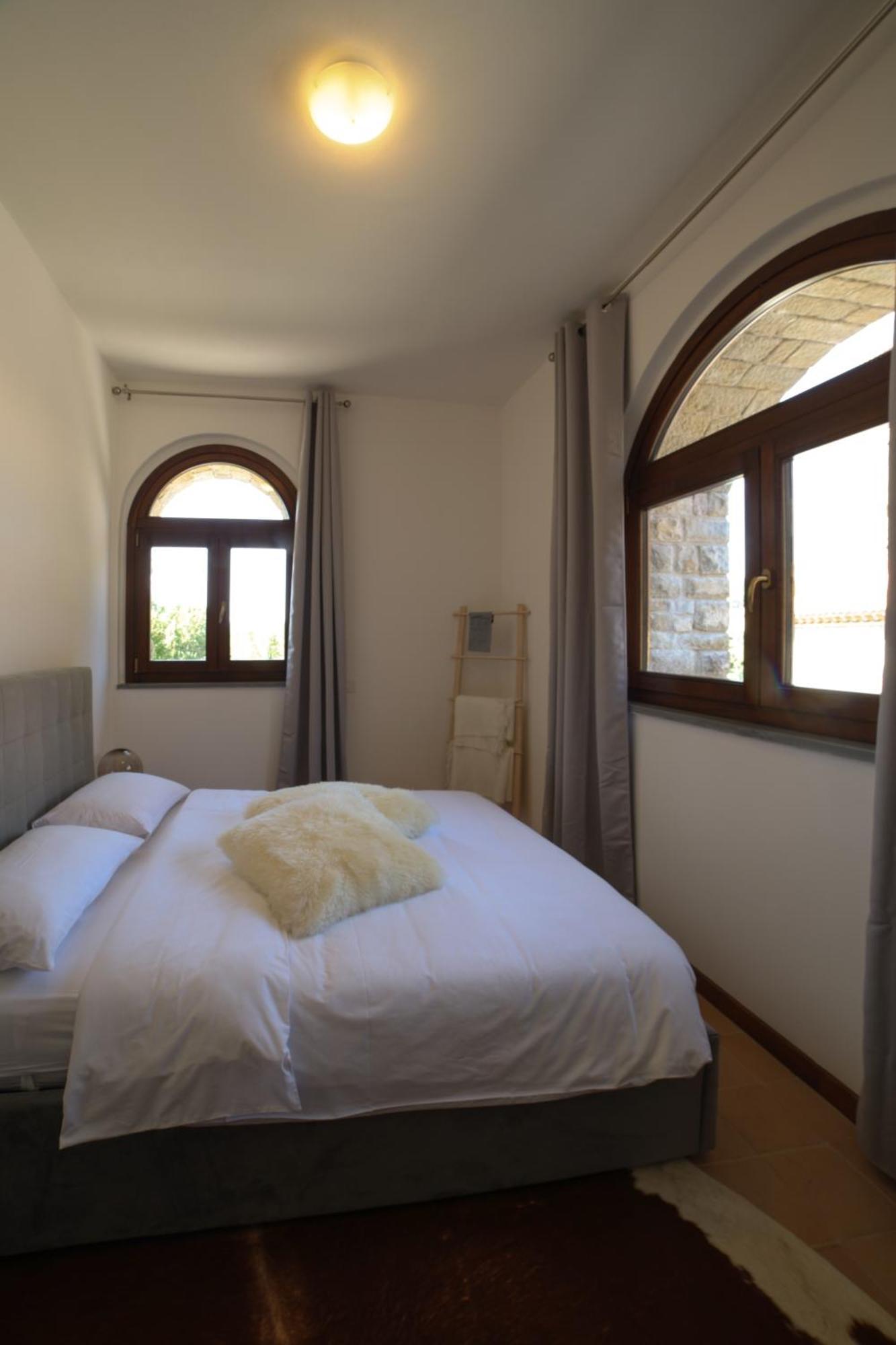Ht Castello Di Campolongo Aparthotel Valfabbrica Exterior photo