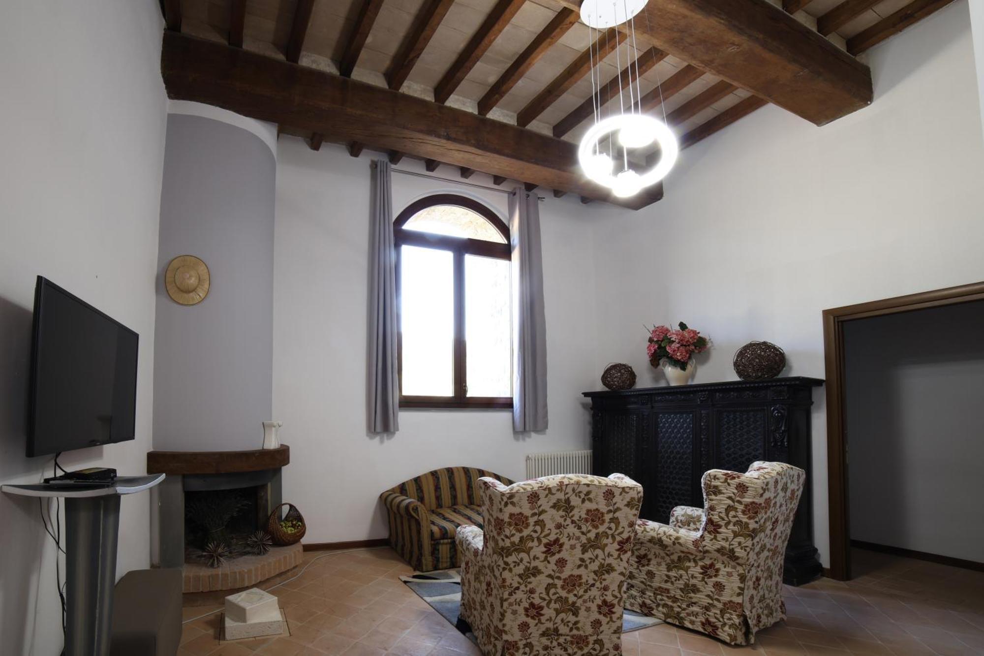 Ht Castello Di Campolongo Aparthotel Valfabbrica Exterior photo